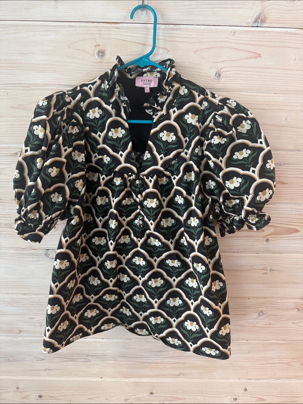 intro. Black and Cream Floral Puff-Sleeve Peplum Blouse